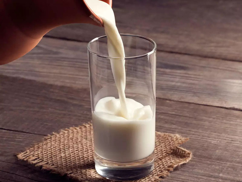 Công dụng chính của sữa tách béo là bổ sung năng lượng và dưỡng chất.