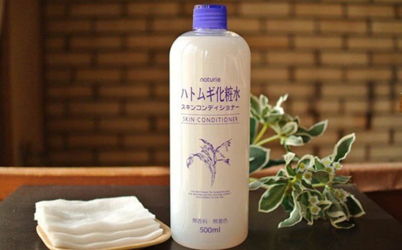 Lotion Naturie Hatomugi Skin Conditioner được thiết kế dạng chai nhựa to, có dung tích 500ml