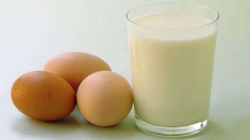 Lòng đỏ trứng và sữa tươi giúp móng thêm chắc khỏe