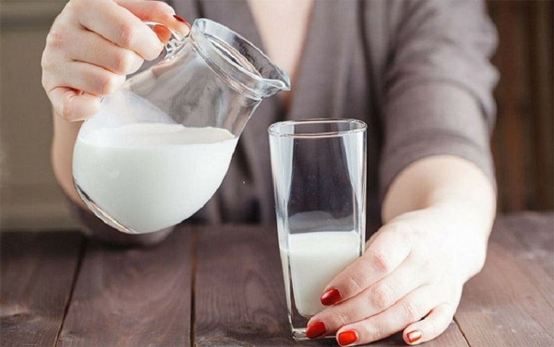 Người bị trào ngược dạ dày có nên uống sữa và cần lựa chọn các loại sữa phù hợp