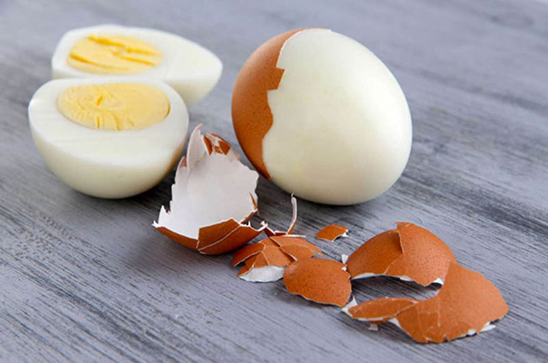 Ăn trứng gà khiến bạn nhanh no vì có chứa nguồn protein và folate dồi dào