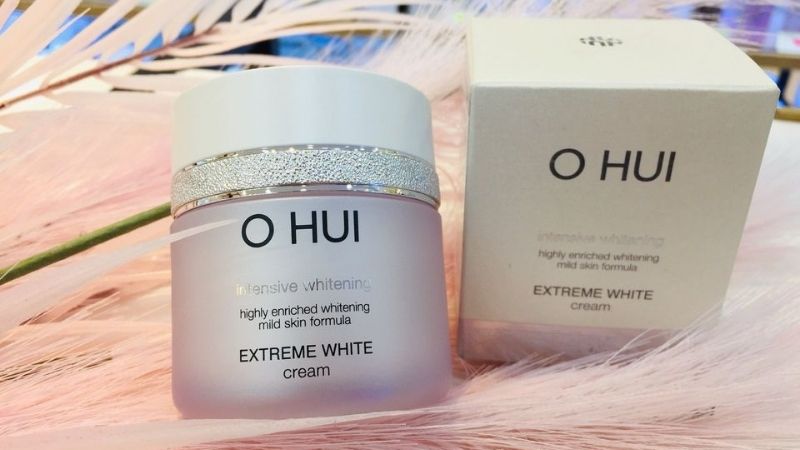 OHUI Extreme White Cream là sản phẩm kem dưỡng da chống lão hóa được nhiều người yêu thích