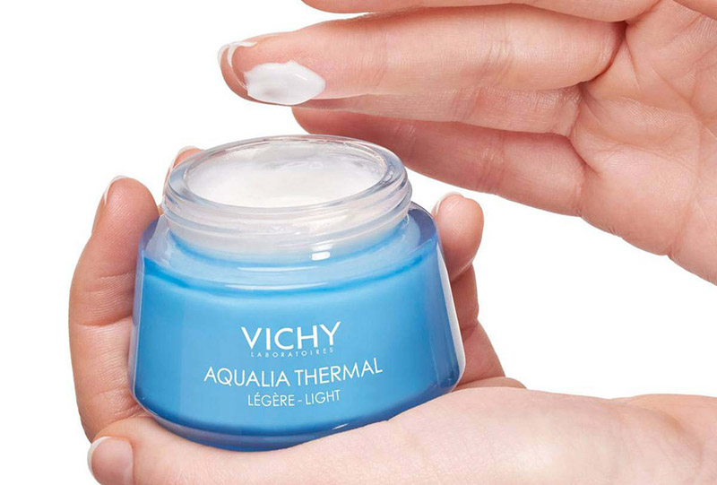 Vichy Aqualia Thermal Light là loại kem dưỡng ẩm cực kỳ lành tính cho mẹ sau sinh