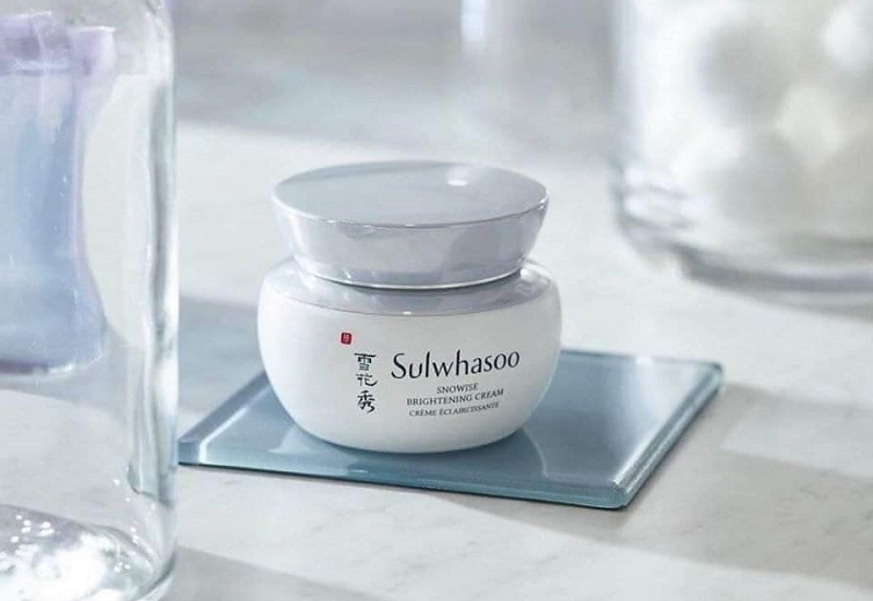 Sulwhasoo Snowise Brightening Cream nổi tiếng về khả năng dưỡng trắng da mặt