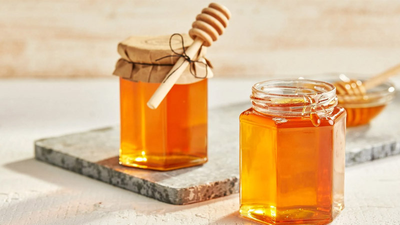 Dùng mật ong nguyên chất để trị tàn nhang