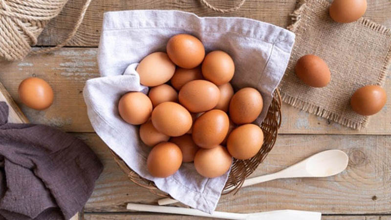 Dùng trứng gà là cách trị mụn cám hữu hiệu được nhiều người tin chọn
