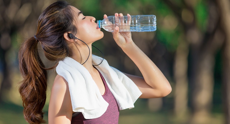 Uống nhiều nước giúp giảm chóng mặt