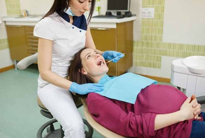 Lấy cao răng - cách chữa viêm chân răng cho bà bầu hiệu quả