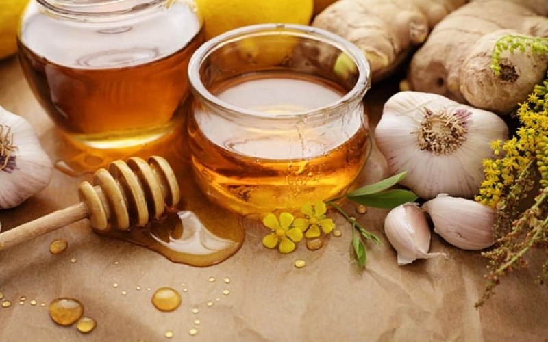 Mật ong và tỏi chứa nhiều thành phần tốt cho sức khỏe