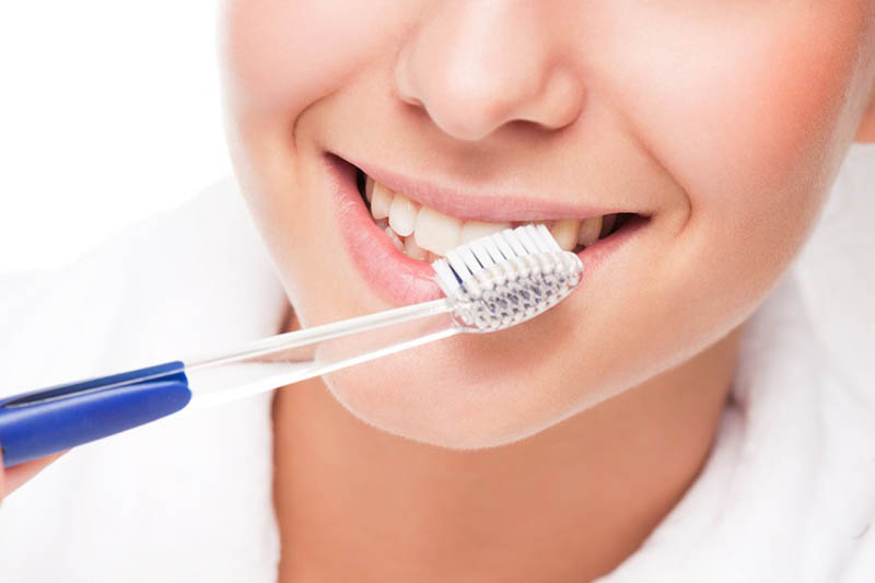 Chăm sóc răng miệng đúng cách hạn chế nhiệt miệng liên tục