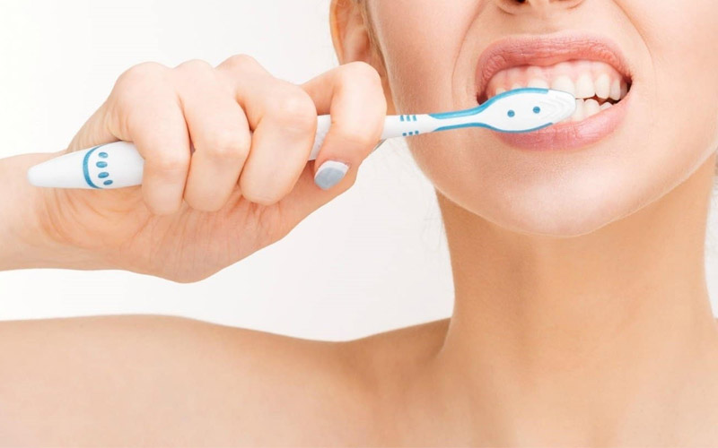 Bạn nên đánh răng thường xuyên, đúng cách và đủ thời gian