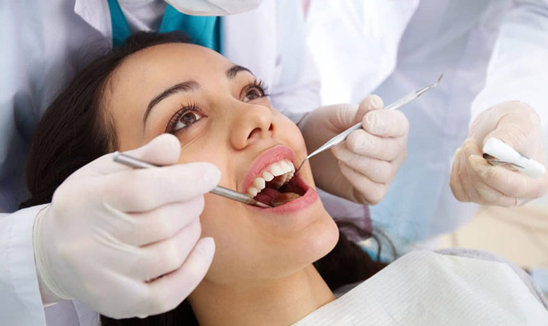 Cắt lợi là một giải pháp khắc phục tình trạng viêm nướu khi làm răng sứ