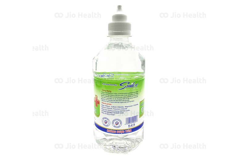 Nên dùng nước muối sinh lý vệ sinh da trước khi bôi thuốc để tránh bị bội nhiễm