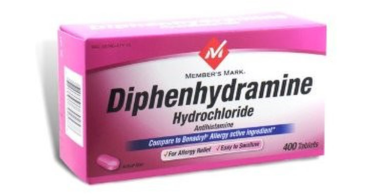 Sử dụng viên uống Diphenhydramin cải thiện triệu chứng ngứa ngáy khó chịu do bệnh gây ra