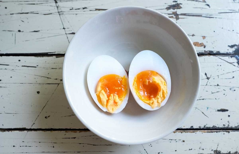 Nam giới có thể sử dụng trứng gà luộc chín để chữa bệnh