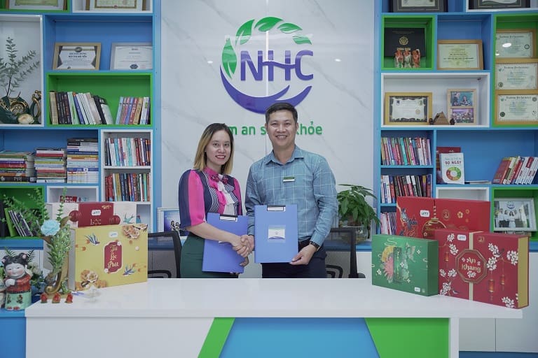 Đông trùng hạ thảo Vietfarm kí kết với Công ty NHC Việt Nam phân phối set quà Tết