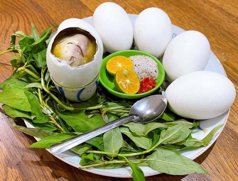 Ăn trứng vịt lộn luộc là cách đơn giản giúp tăng cường chức năng sinh lý