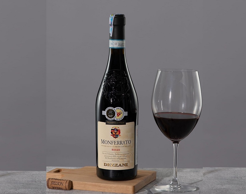 Rượu biếu bố vợ Monferrato Rosso Dezzani