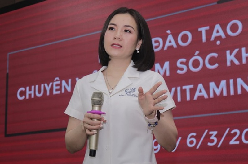 Thạc sĩ, bác sĩ da liễu Nguyễn Phượng là founder của Chuỗi siêu thị DrVitamin