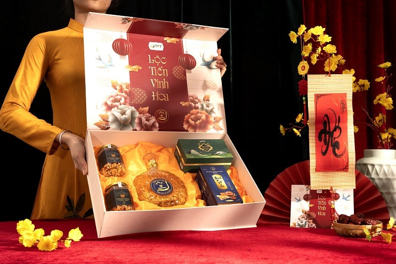 Set quà Lộc Tiến Vinh Hoa được tặng với lời chúc về công danh sự nghiệp, vinh hiển, giàu sang