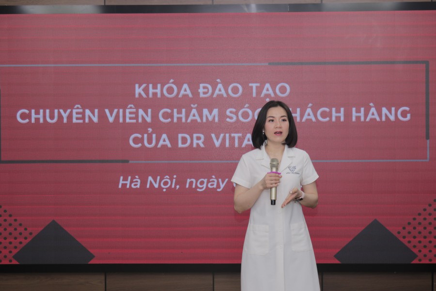 Bác sĩ Nguyễn Phượng có hơn 15 năm kinh nghiệm trong lĩnh vực da liễu