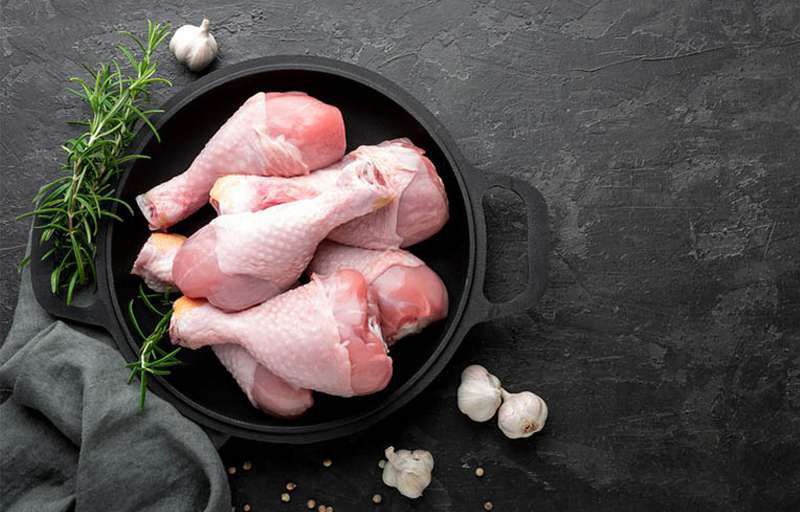 Nổi mề đay có nên ăn thịt gà không là thắc mắc chung của nhiều bệnh nhân