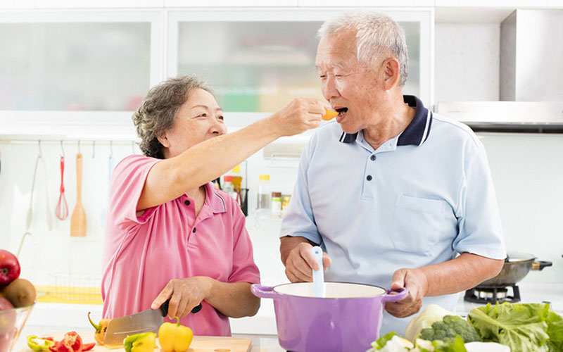 Lối sống sinh hoạt khoa học giúp người cao tuổi cải thiện huyết áp