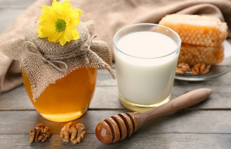 Công thức mật ong và sữa tươi không đường giúp giảm cân đẹp da cho nữ giới