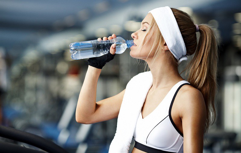 Dùng nước giảm cân sau khi tập luyện, vận động